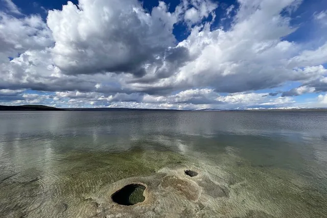 Yellowstone Kayak Tour at West Thumb Geyser Basin - Image 4