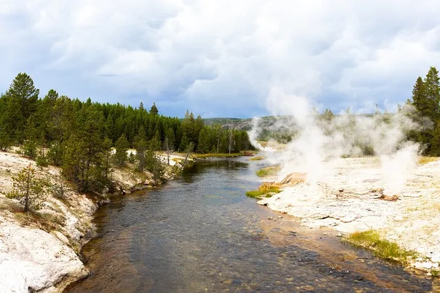 Yellowstone Grand Prismatic Self-Guided Walking Tour - Image 5