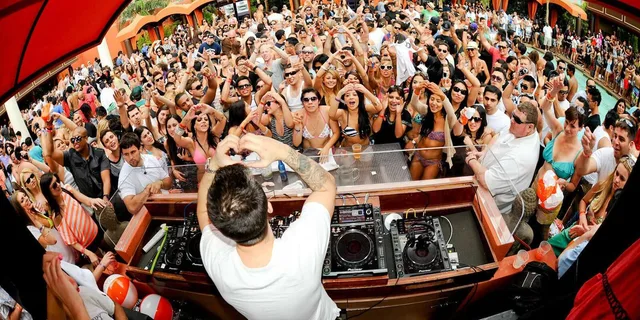Las Vegas EDM Pool Club Crawl with Party Bus - Image 1