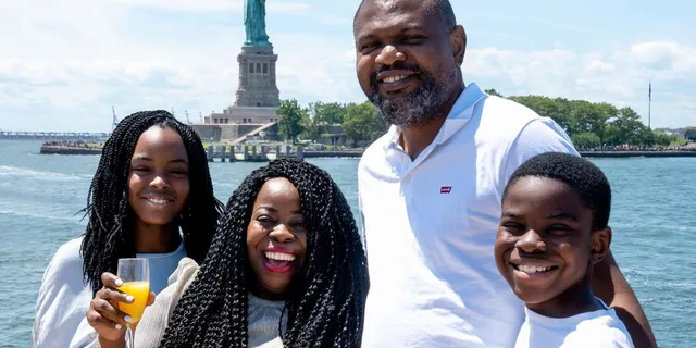 New York City Brunch Cruise with Bottomless Mimosas - Image 2