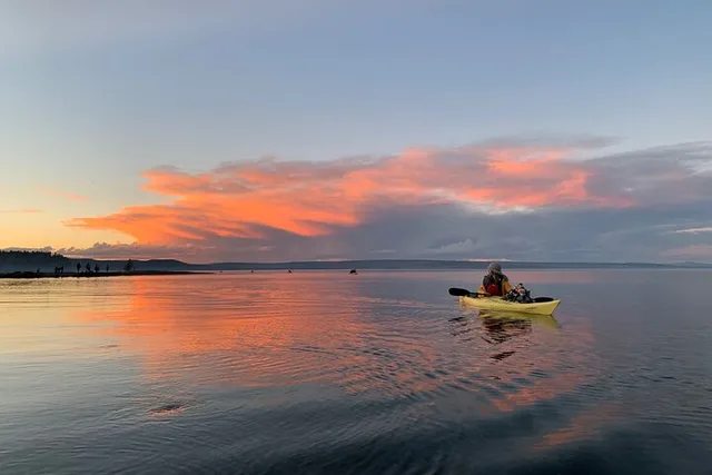 Yellowstone Lake Hot Springs Kayak Tour 3 hr - Image 4