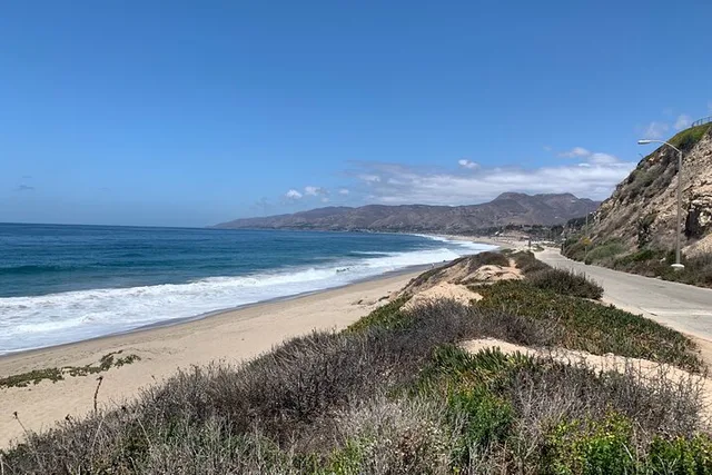 Los Angeles Coast Tour with Beach Day or Scenic Hike - Image 3