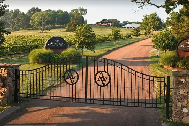 Nashville Vineyard Shuttle Tour - Image 2