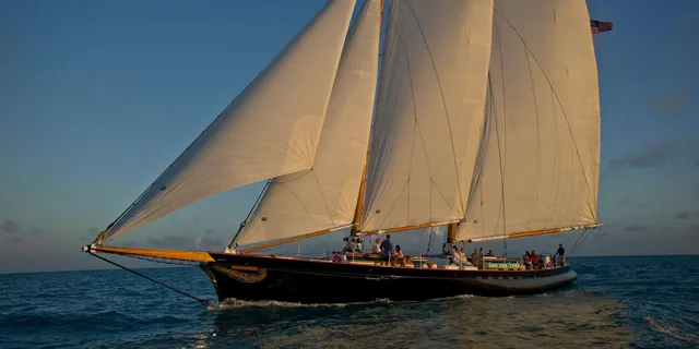 Key West Christmas Music Cruise with Drinks 1.5 hr - Image 2