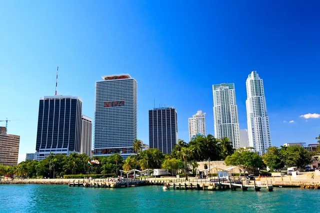 Miami Downtown Tour with Millionaire’s Row Cruise - Image 4