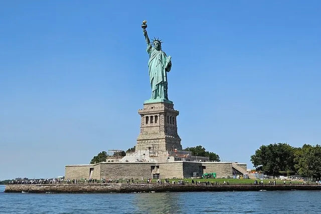 New York Statue of Liberty and Ellis Island Tour - Image 4