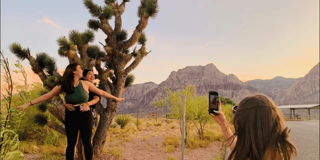 Las Vegas Red Rock Sunset Tour - Image 3