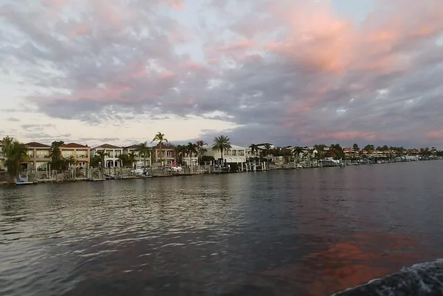 Tampa Celebrity Homes Boat Tour 90 min - Image 1