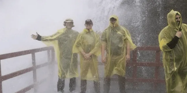 Niagara Falls Winter Wonderland Adventure Tour - Image 6