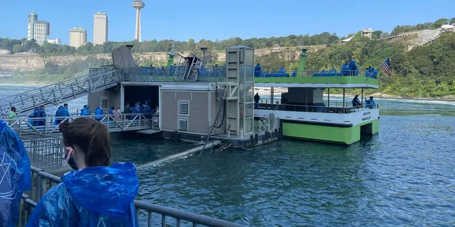 Niagara Falls Maid of the Mist Boat and Walking Tour - Image 3