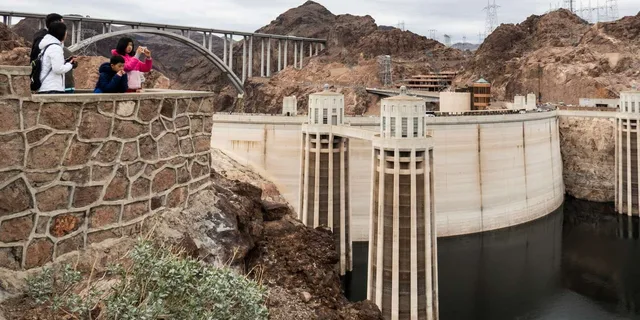 Las Vegas Hoover Dam Tour with Hot Breakfast - Image 3