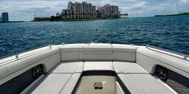 Miami Boat Tour with Champagne - Image 4