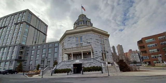 New York City Roosevelt Island Walking Tour with Tram Ride - Image 6