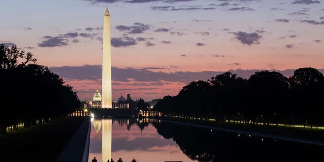 Washington, D.C. Monuments & Memorials Night Walking Tour - Image 1