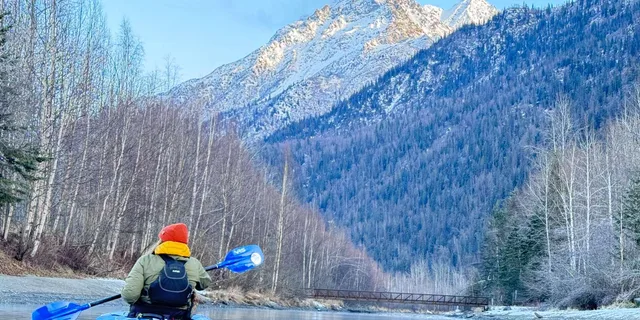 Palmer Kayaking Experience in Cold Weather - Image 2