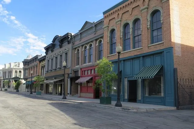 Anaheim Warner Bros and Hollywood Tour - Image 2