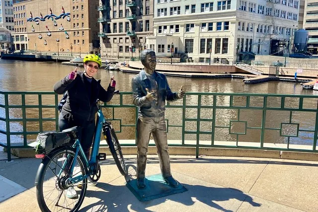 Milwaukee E-Bike Tour - Image 4