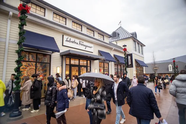 New York City Shopping Tour to Woodbury Common - Image 1