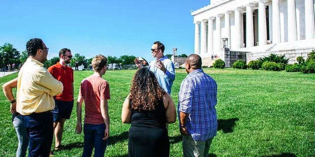 Washington DC National Mall Walking Tour - Image 2
