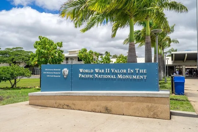 Honolulu Pearl Harbor and Oahu Circle Tour - Image 1