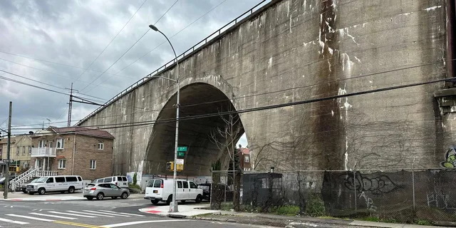 Astoria Food Walking Tour in Queens - Image 4