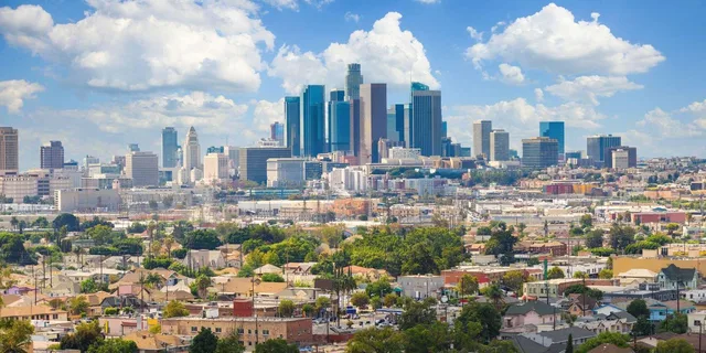 Los Angeles Private Walking Tour with a Local - Image 1