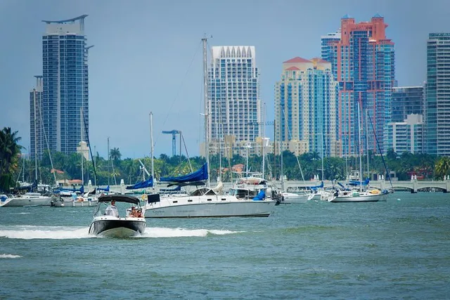 Miami Speedboat Tour of Star Island - Image 2