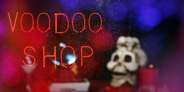 New Orleans Voodoo Queen Tour of French Quarter 1.5 hr - Image 4