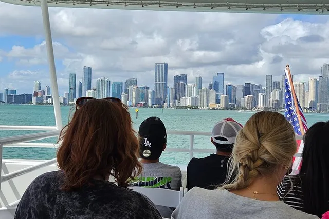 Miami Boat Cruise of Skyline and Millionaire Homes - Image 3