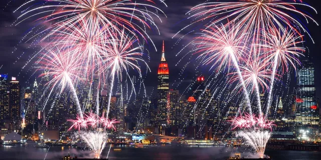 New York City 4th of July Fireworks Cruise - Image 2