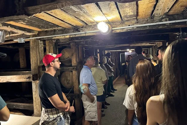 Kentucky Distillery Bourbon Experience - Image 3