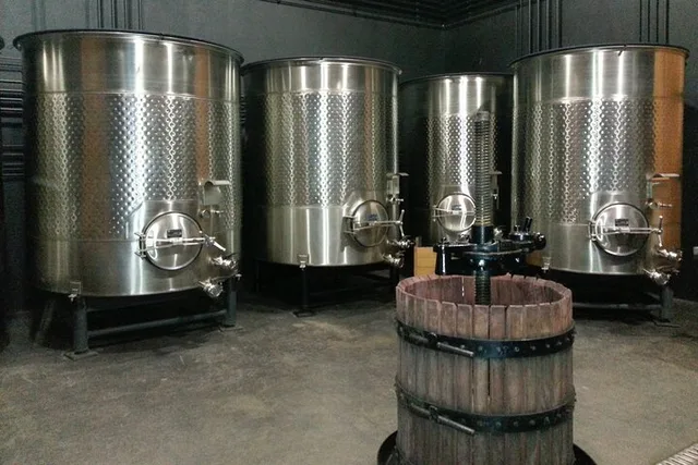Portland Willamette Valley Wine Tasting Tour - Image 3
