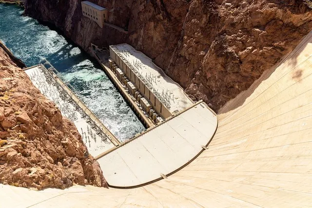 Las Vegas Hoover Dam Mercedes Sprinter Tour - Image 6