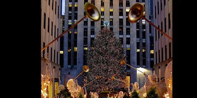 New York City Christmas Lights Rickshaw Tour - Image 5