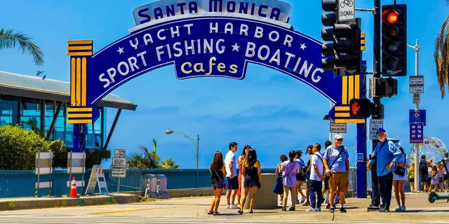Malibu Santa Monica Venice Beach Tour - Image 4