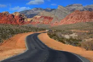Las Vegas Red Rock Canyon & 7 Magic Mountains Tour thumbnail 2