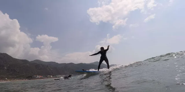 Santa Barbara Surfing Lesson with Kilian Garland - Image 5