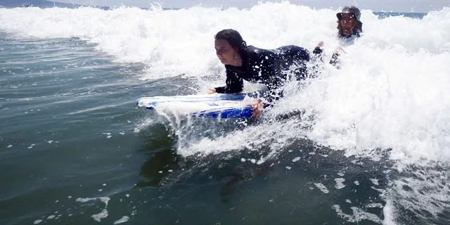 San Diego Surf Lesson - Image 4