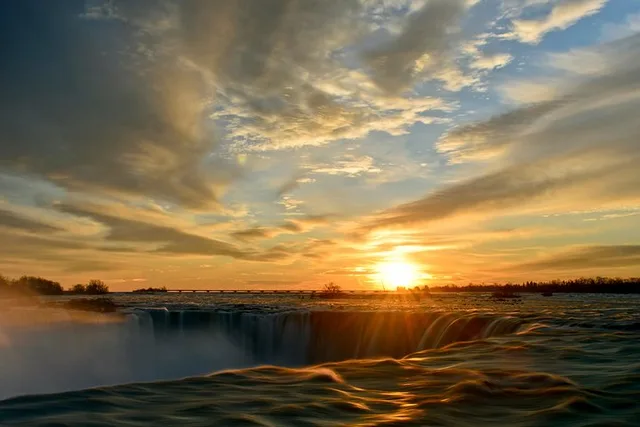 Niagara Falls Evening Tour & Fireworks - Image 4