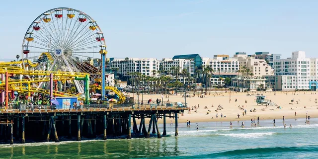 Los Angeles Private Tour of Hollywood and Beaches - Image 4