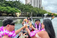 Waikiki Gondola Cruise with Lei and Pastries thumbnail 2