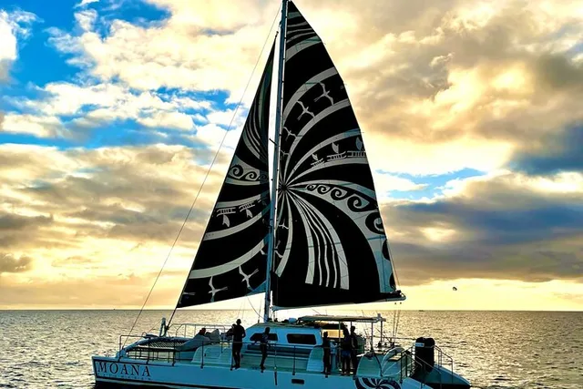 Oahu Waikiki Coast Sunset Cocktail Sail - Image 2