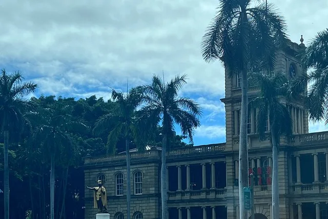 Oahu Secret Half Circle Tour with a Local - Image 3