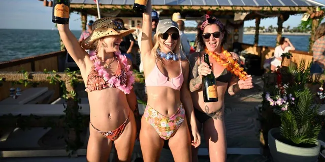 Key West Sandbar Tiki Cruise 3.5 hr - Image 2