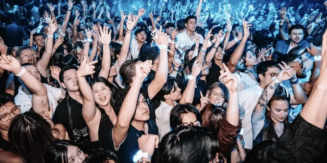 Las Vegas Club and Pool Party Experience - Image 6