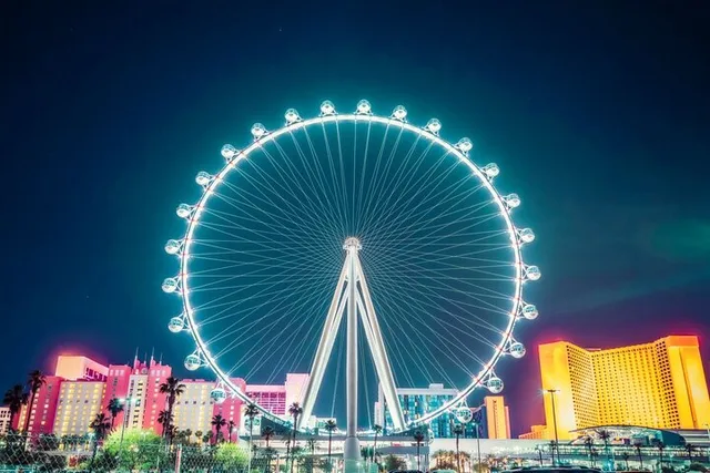 Las Vegas Romantic Walking Tour - Image 4