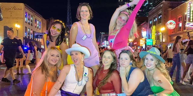 Nashville Bar Crawl with VIP Access - Image 2