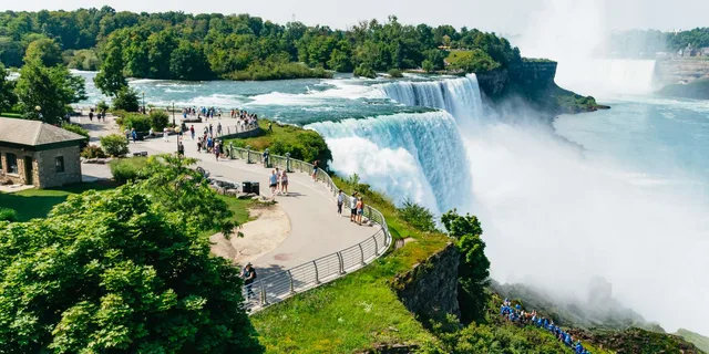 Niagara Falls Cave of the Winds and Boat Tour - Image 1