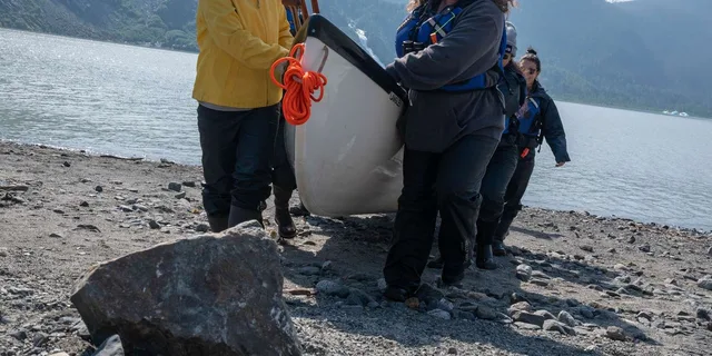 Juneau Mendenhall Glacier Canoe Paddle and Hike 5.5 hr - Image 5