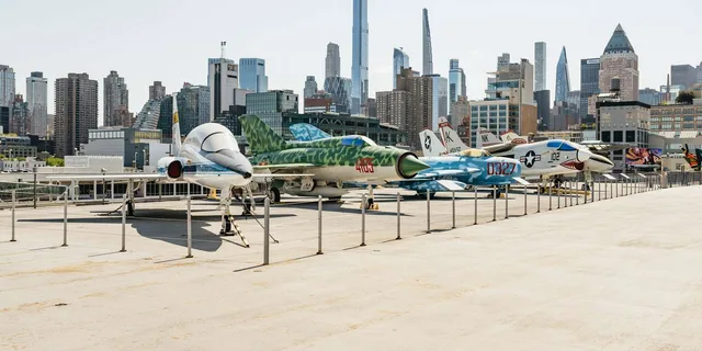 New York Intrepid Museum Tour - Image 2